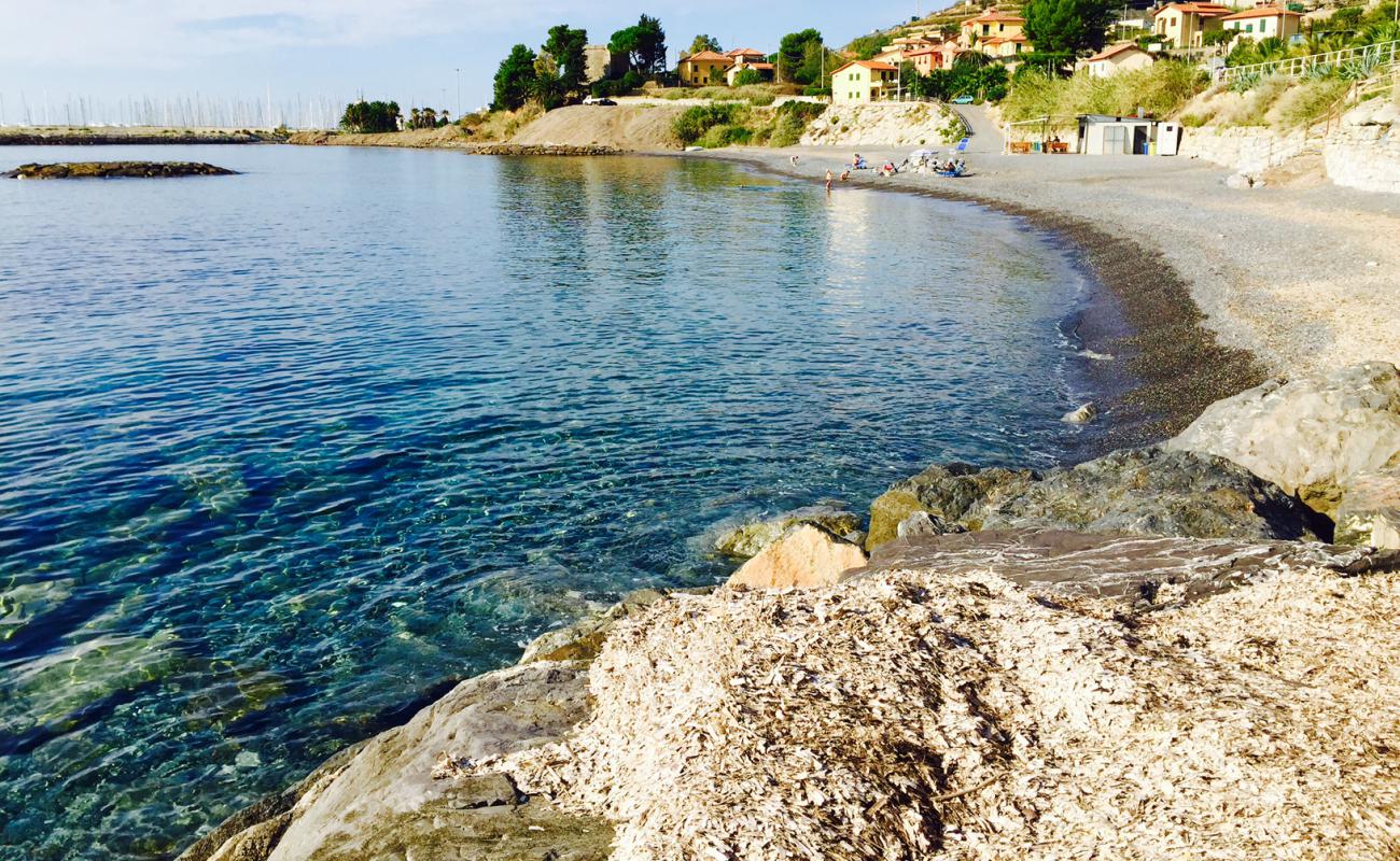 Aregai di Cipressa'in fotoğrafı gri ince çakıl taş yüzey ile