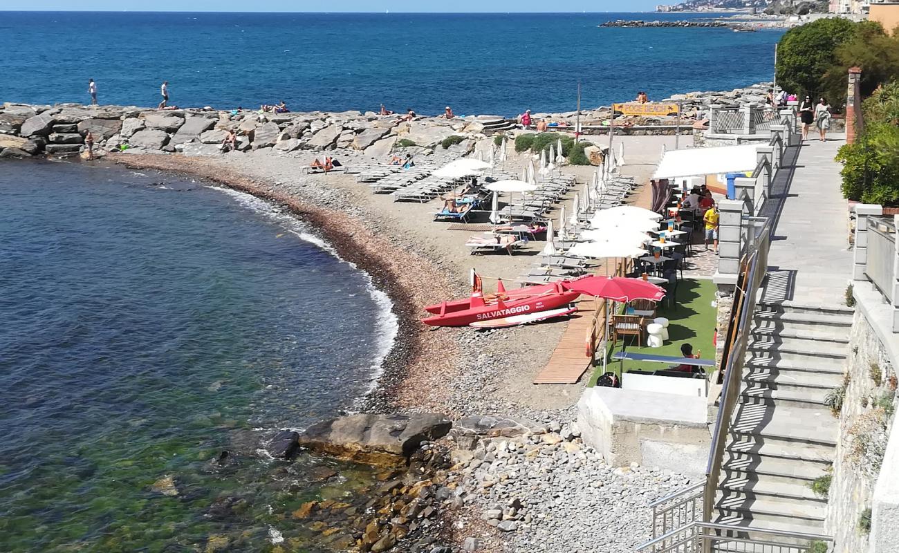 Foce beach'in fotoğrafı gri kum ve çakıl yüzey ile