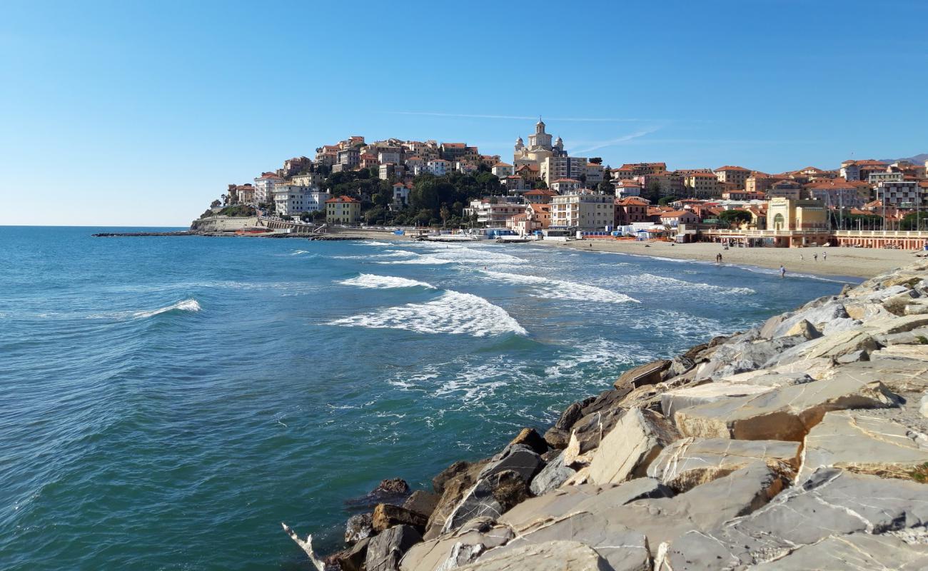 Spiaggia d'Oro'in fotoğrafı kahverengi kum yüzey ile