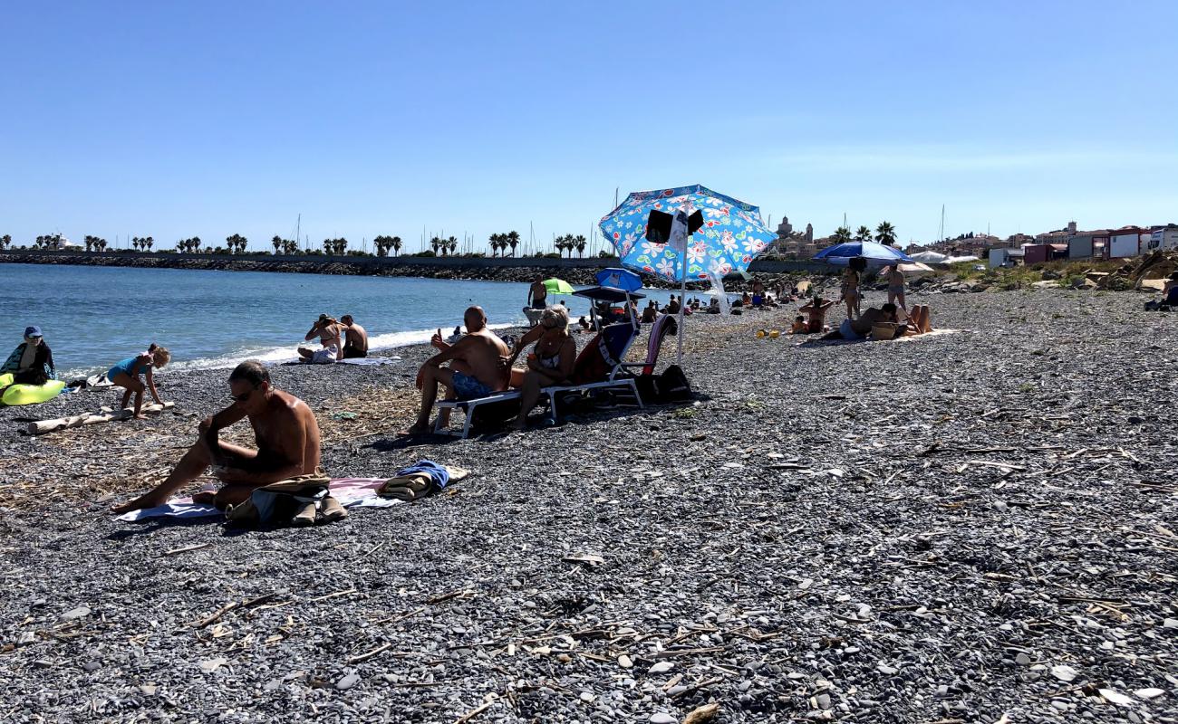 Parco Urbano beach'in fotoğrafı gri ince çakıl taş yüzey ile