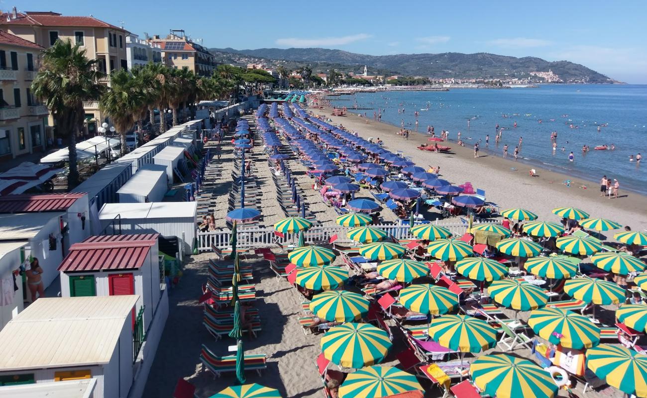 Diano Marina beach II'in fotoğrafı gri kum yüzey ile