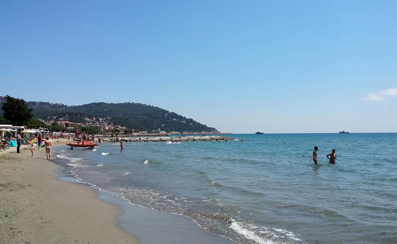 Andora beach II'in fotoğrafı kahverengi kum yüzey ile