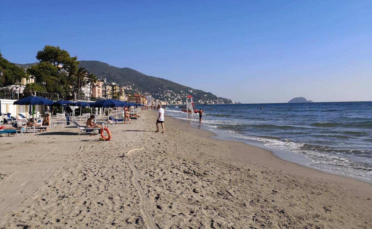 Spiaggia Attrezzata'in fotoğrafı kahverengi kum yüzey ile