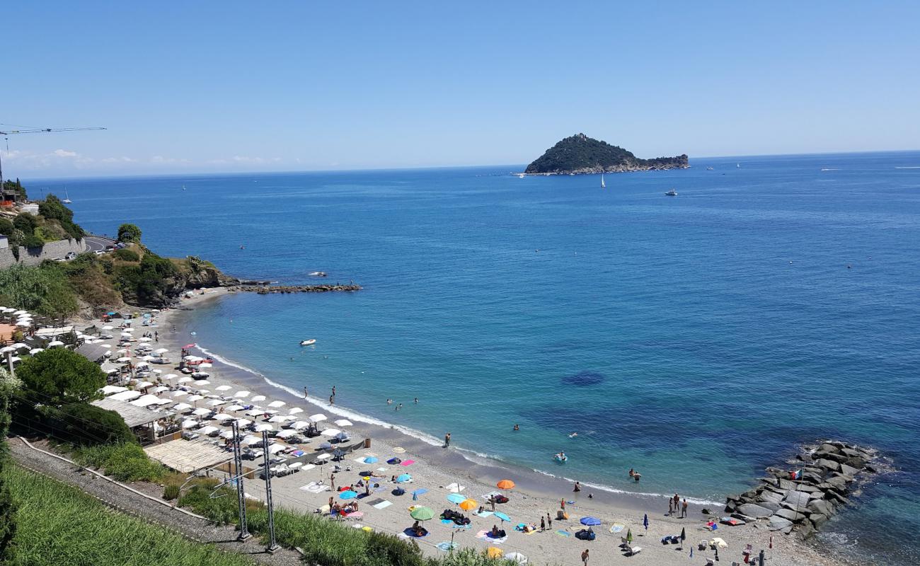 Spiaggia libera Alassio'in fotoğrafı gri kum ve çakıl yüzey ile