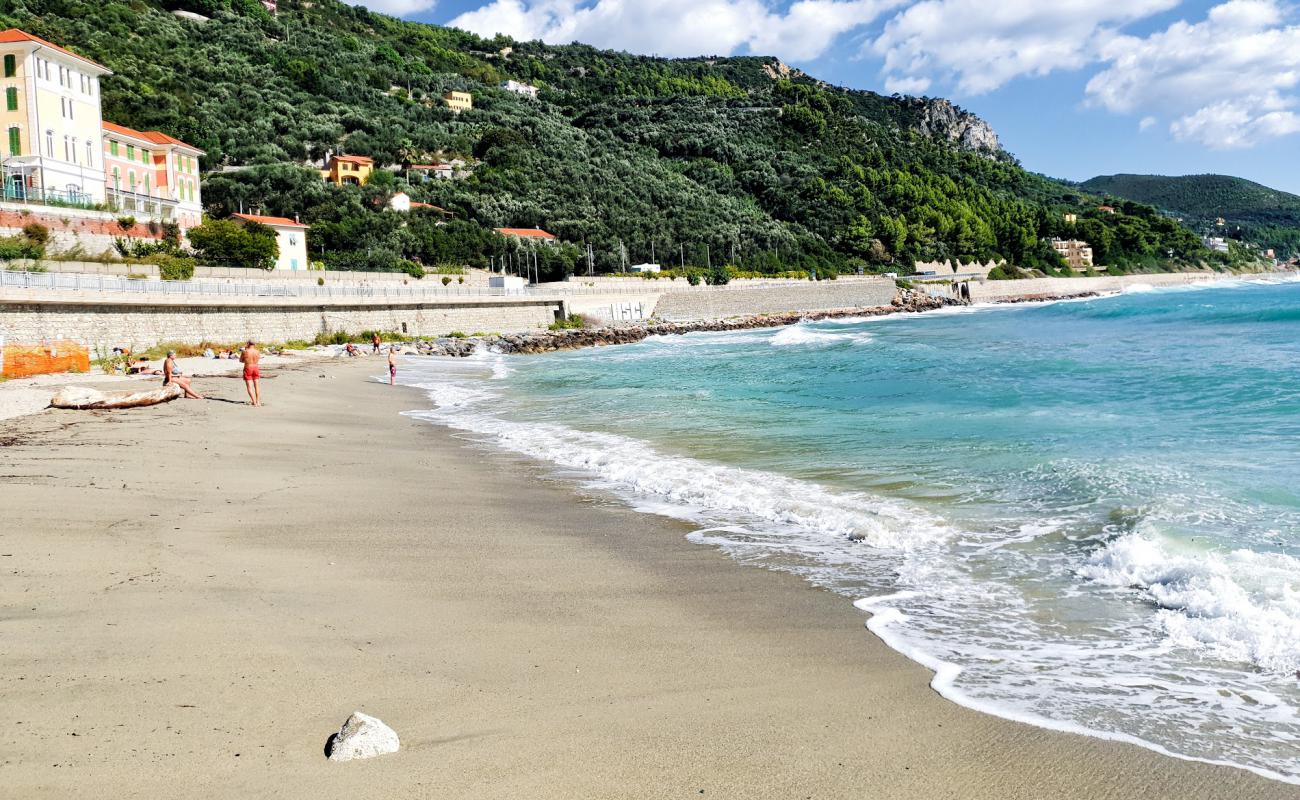 Spiaggia di Selva'in fotoğrafı kahverengi kum yüzey ile