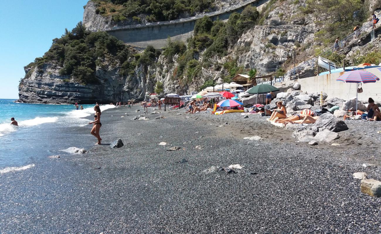 Sirene beach'in fotoğrafı koyu i̇nce çakıl yüzey ile