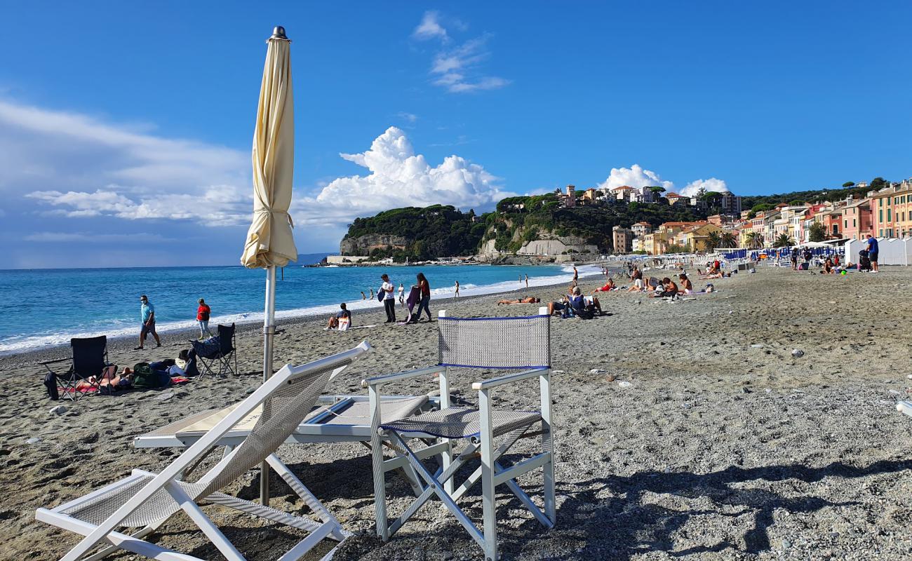 Spiaggia Celle'in fotoğrafı siyah kum ve çakıl yüzey ile