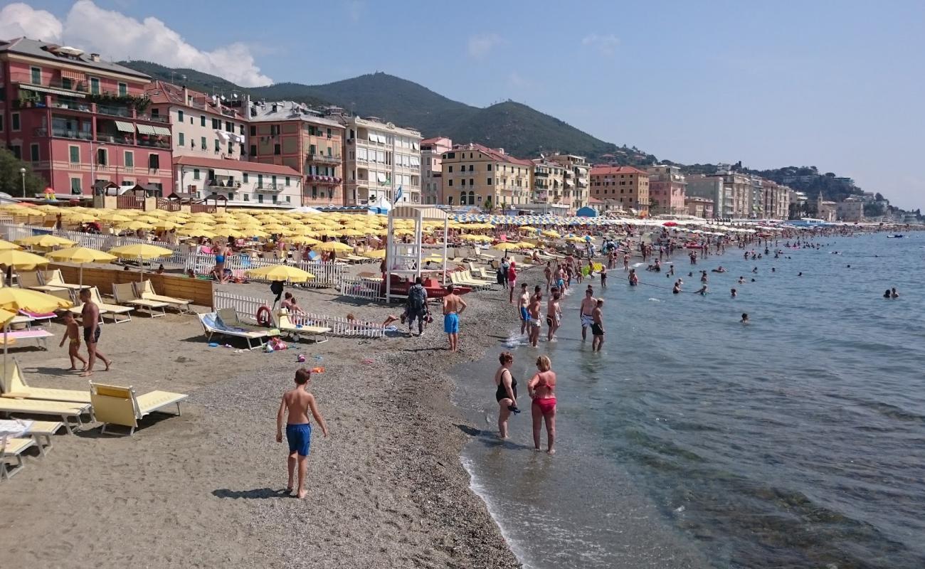 Spiaggia Varazze'in fotoğrafı kahverengi kum yüzey ile