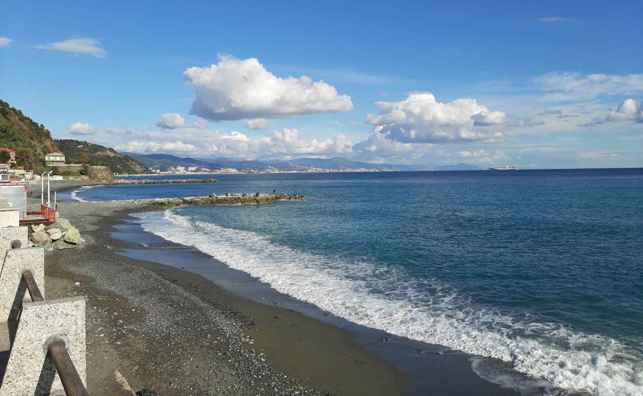 Spiaggia Olanda'in fotoğrafı siyah kum ve çakıl yüzey ile