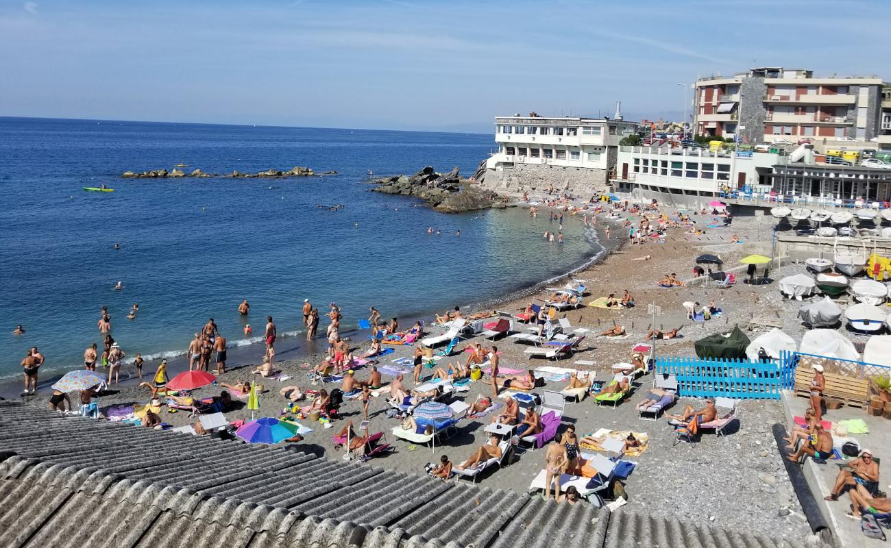 Spiaggia San Rocco'in fotoğrafı gri çakıl taşı yüzey ile