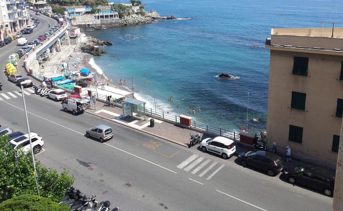 Quinto beach'in fotoğrafı gri çakıl taşı yüzey ile