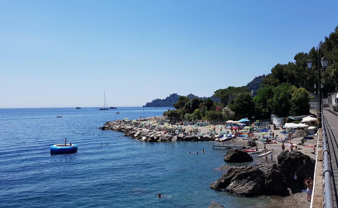 Gio e Rino beach'in fotoğrafı gri ince çakıl taş yüzey ile