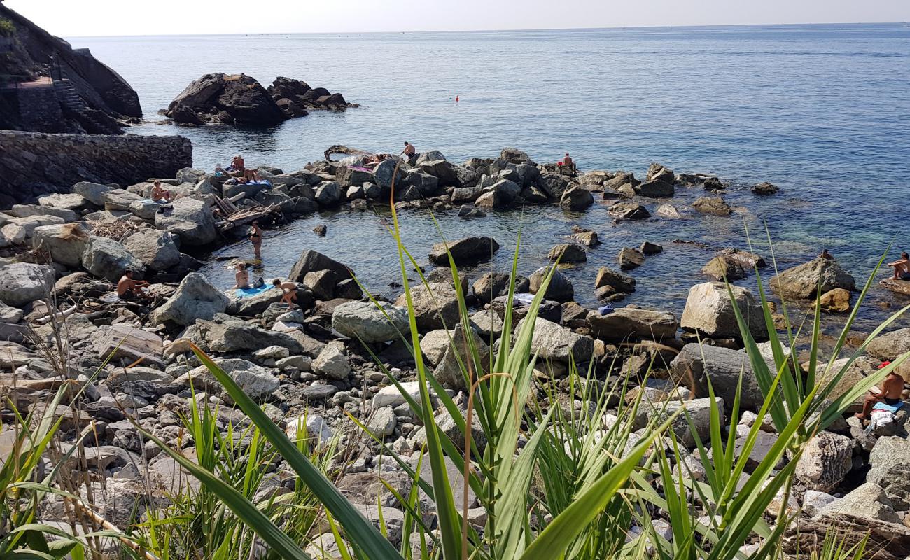 Pozzetto Spiaggia'in fotoğrafı taşlar yüzey ile