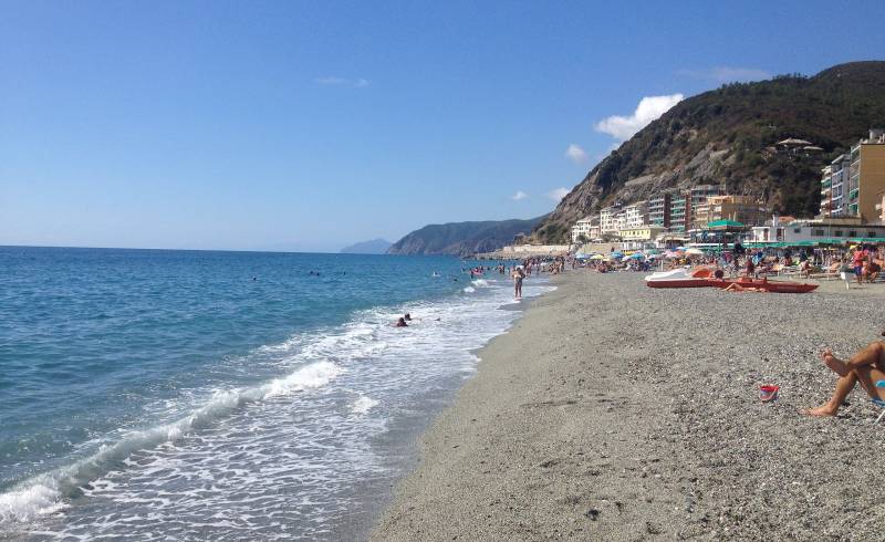 Spiaggia Deiva Marina'in fotoğrafı koyu i̇nce çakıl yüzey ile