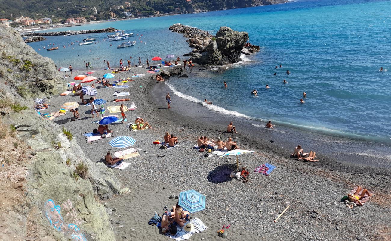 Spiaggia Vallesanta'in fotoğrafı gri ince çakıl taş yüzey ile