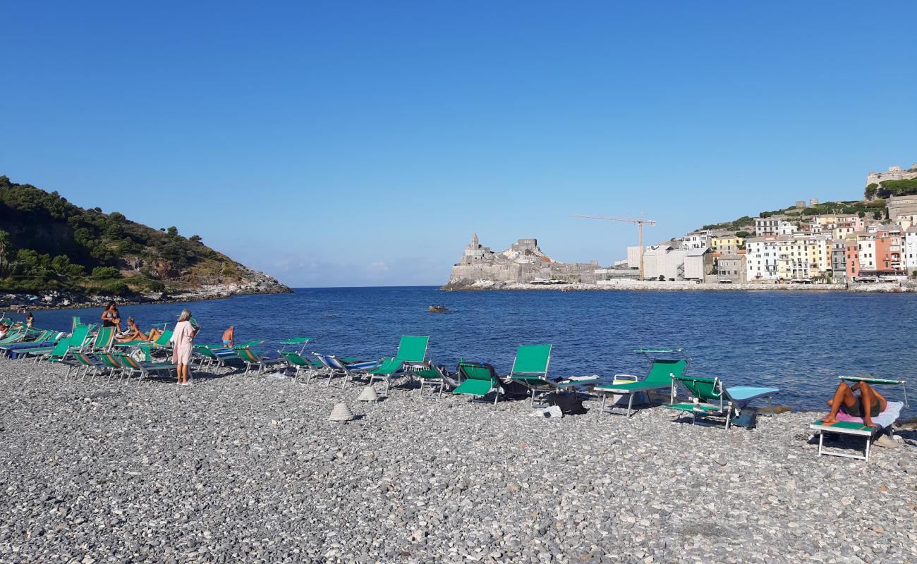 Gabbiano Spiaggia'in fotoğrafı kayalık arazi yüzey ile