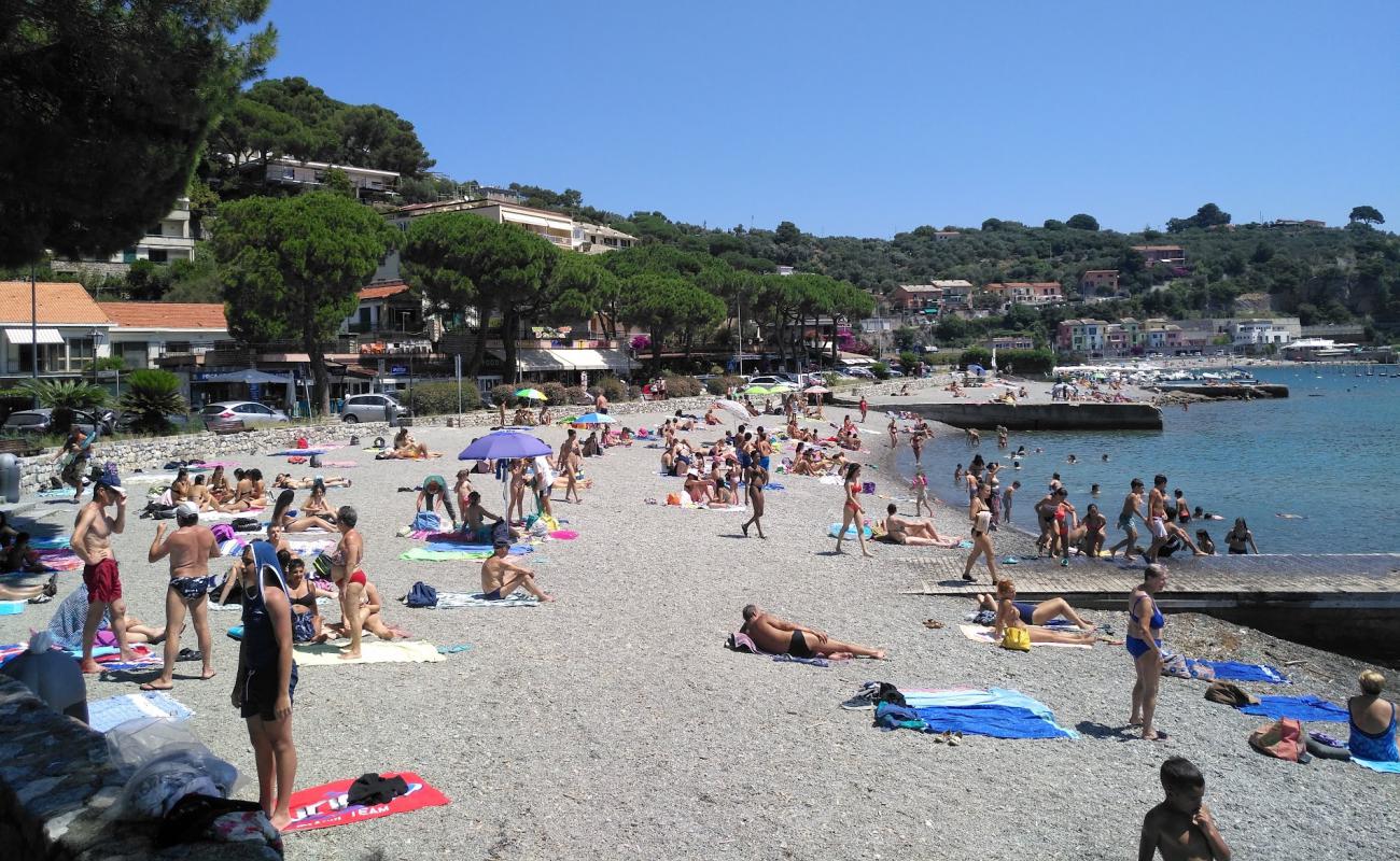 Spiaggia dell'Olivo
'in fotoğrafı küçük bej çakıl yüzey ile