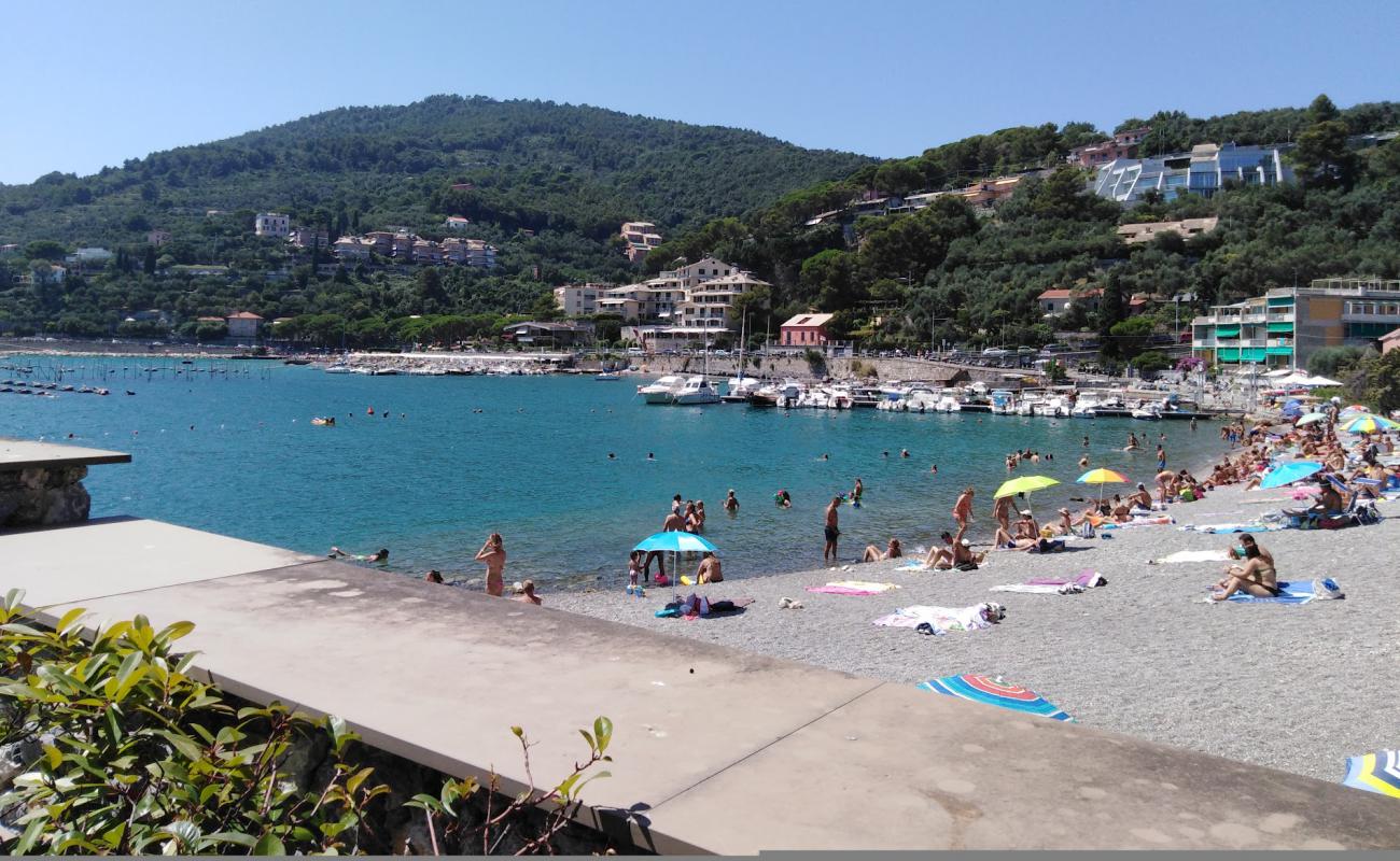 Spiaggia Mirella'in fotoğrafı küçük gri çakıllar yüzey ile