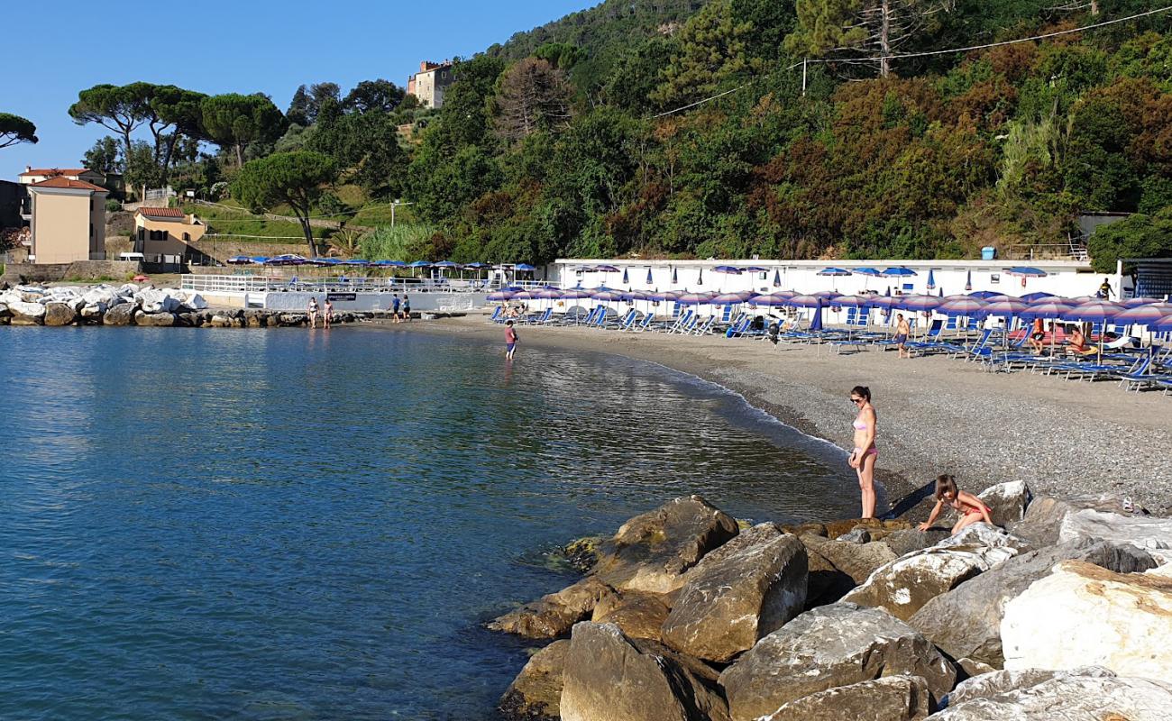 Spiaggia della Sanita'in fotoğrafı kahverengi kum yüzey ile