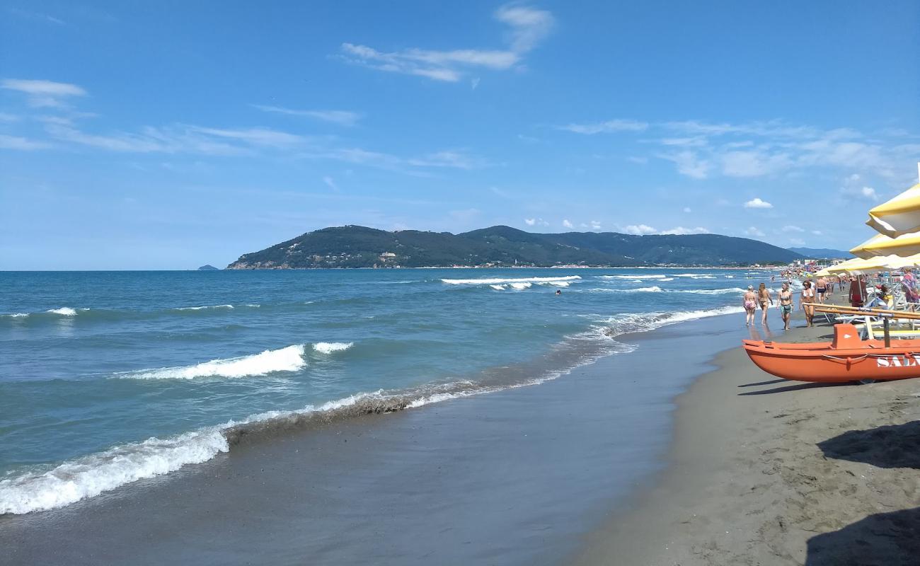 La Rotonda beach'in fotoğrafı açık bej kum yüzey ile