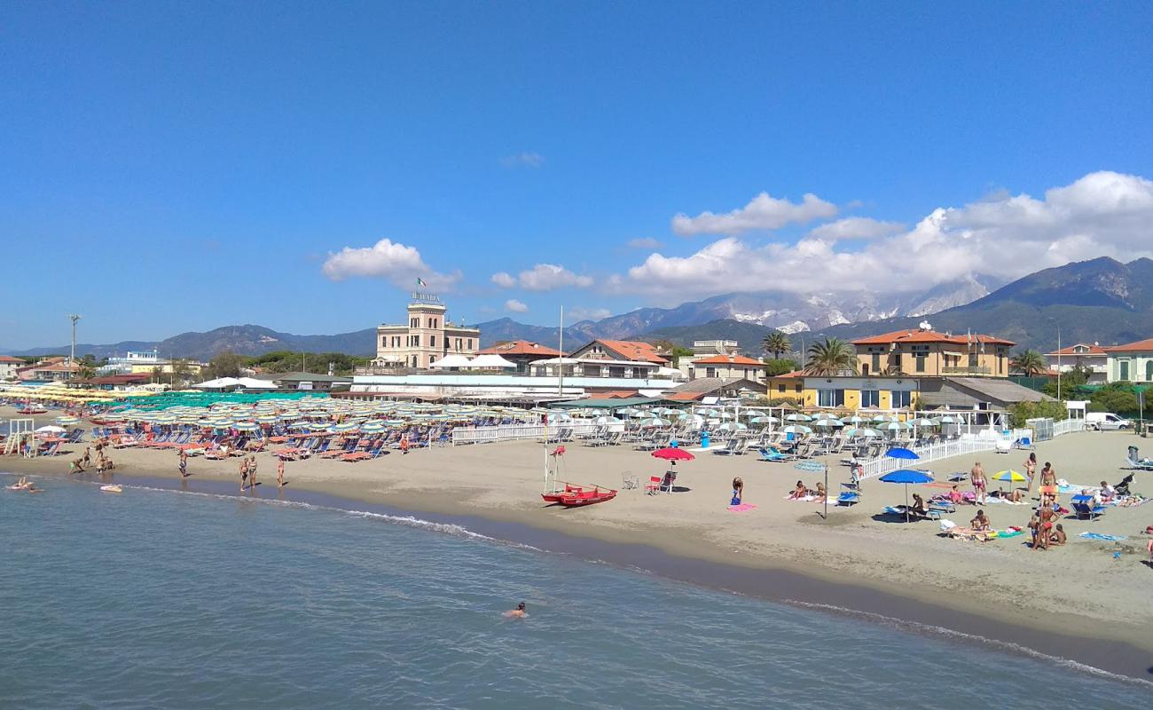 Marina dei Ronchi'in fotoğrafı açık bej kum yüzey ile