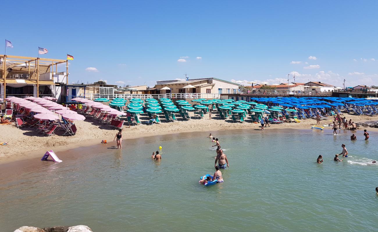 Spiaggia Marina Di Pisa'in fotoğrafı açık bej kum yüzey ile