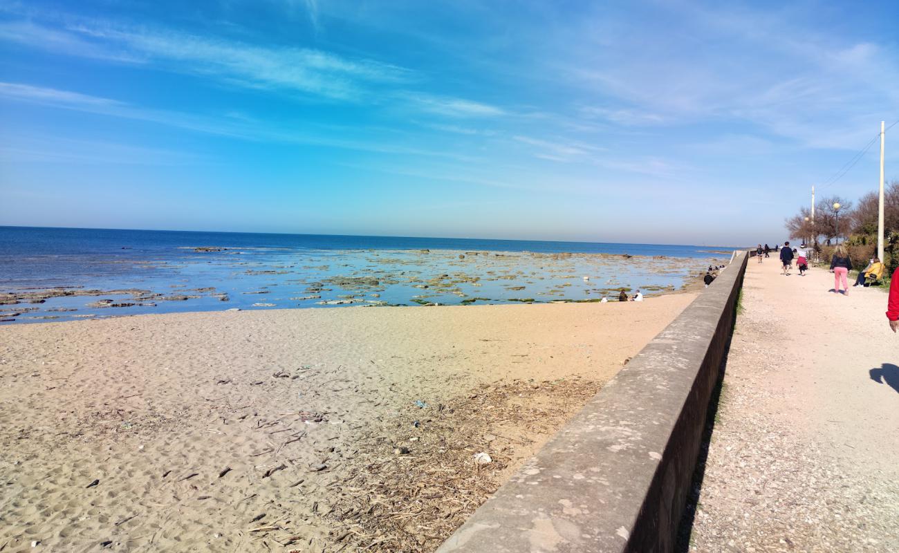 Spiaggia Della Vela'in fotoğrafı bej kum ve kayalar yüzey ile