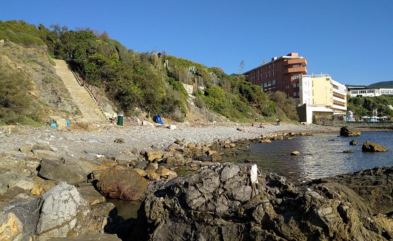 Spiaggia di Miramare'in fotoğrafı taşlı kum yüzey ile