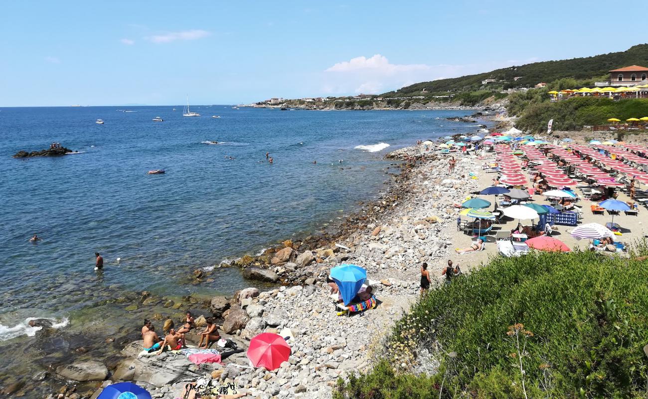 Spiaggia del Maroccone'in fotoğrafı kayalık arazi yüzey ile
