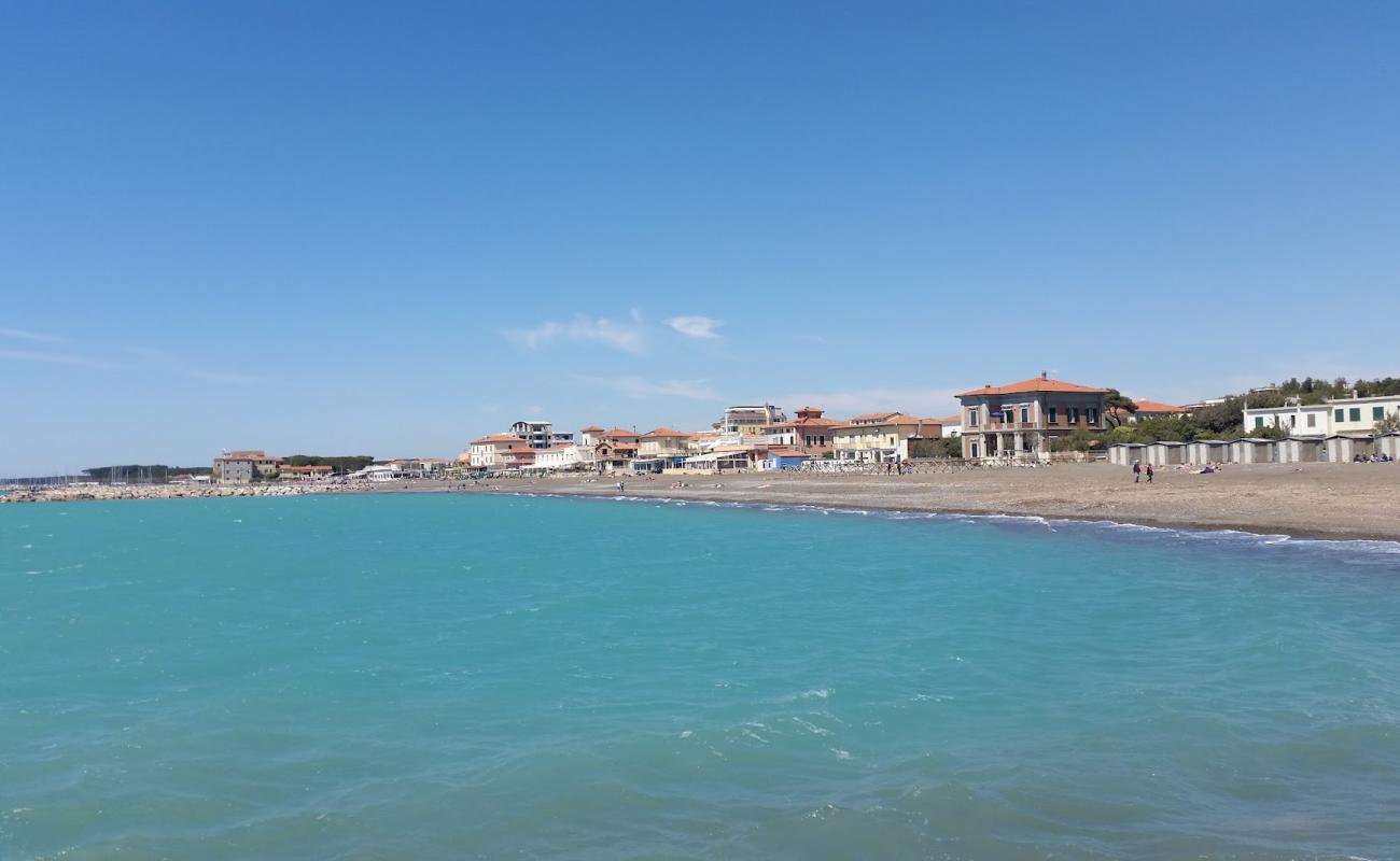 Marina di Cecina'in fotoğrafı koyu i̇nce çakıl yüzey ile