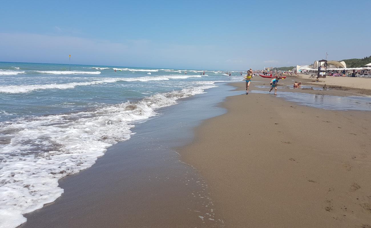 Pianetti beach'in fotoğrafı açık bej kum yüzey ile