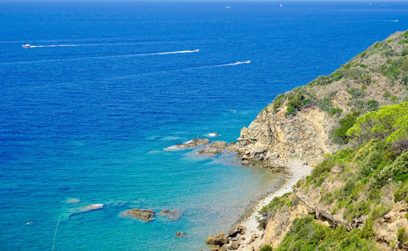 Spiaggia Cava'in fotoğrafı kayalık arazi yüzey ile