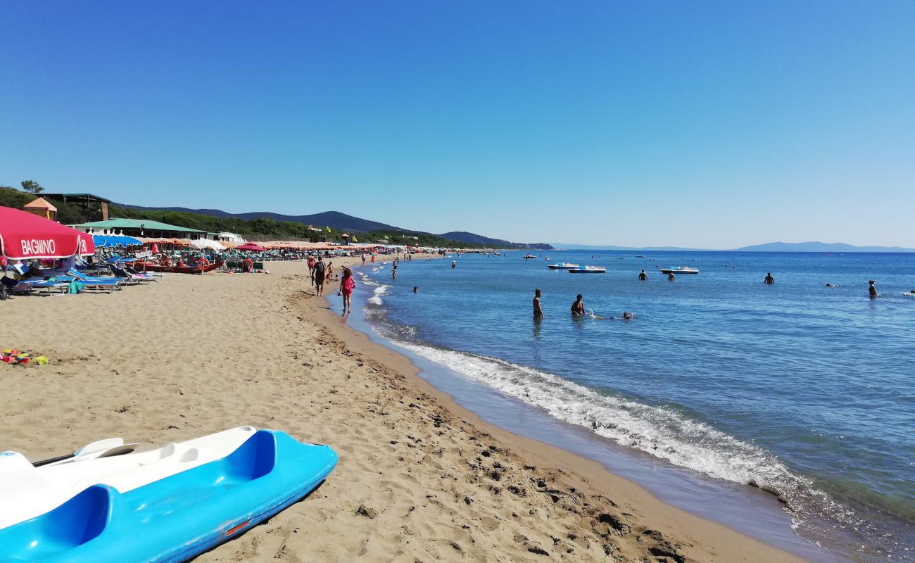 Rocchette Plajı'in fotoğrafı kahverengi kum yüzey ile