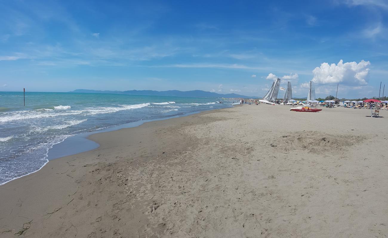 Spiaggia Principina a Mare'in fotoğrafı açık bej kum yüzey ile