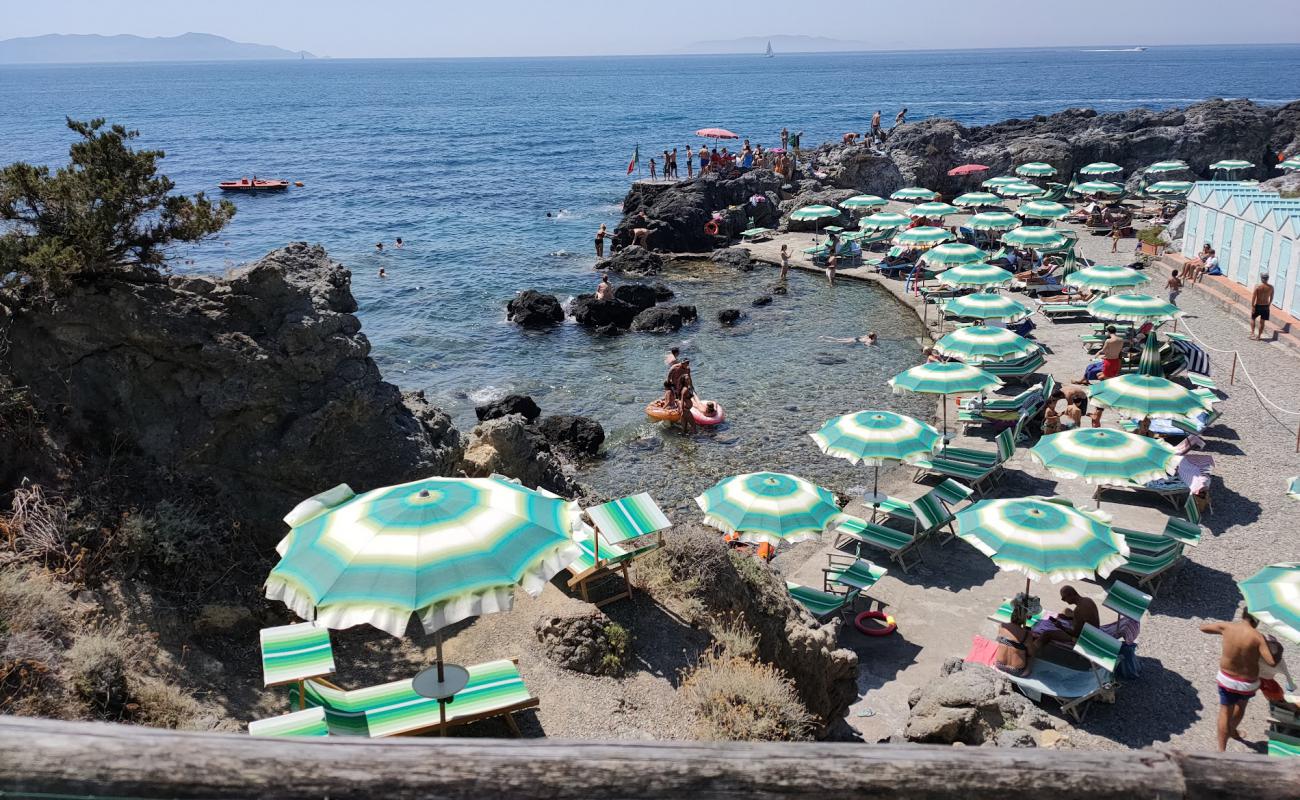 Bagno Delle Donne'in fotoğrafı beton kaplı yüzey yüzey ile