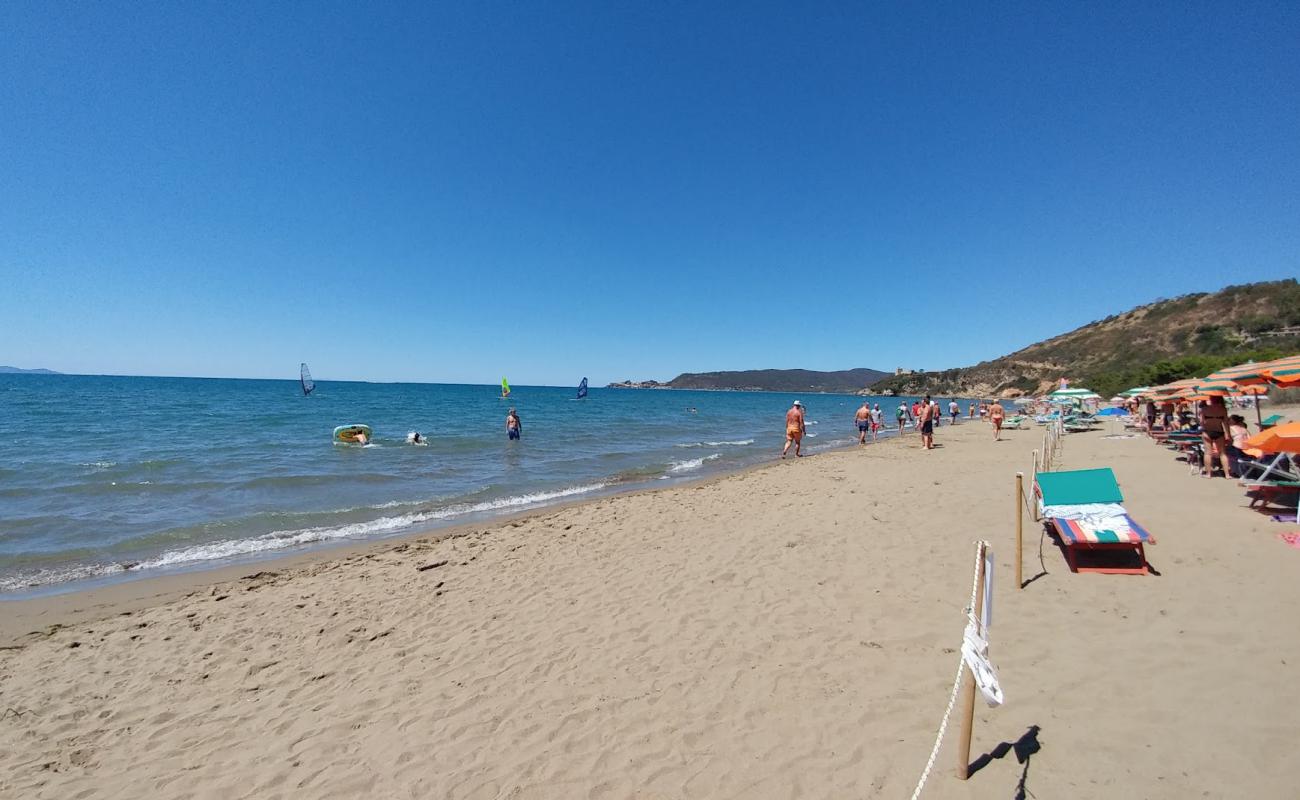 Spiaggia Dell'Osa'in fotoğrafı açık bej kum yüzey ile