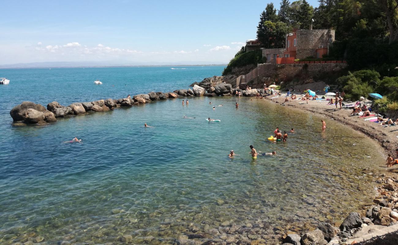 Spiaggia della Bionda'in fotoğrafı gri çakıl taşı yüzey ile