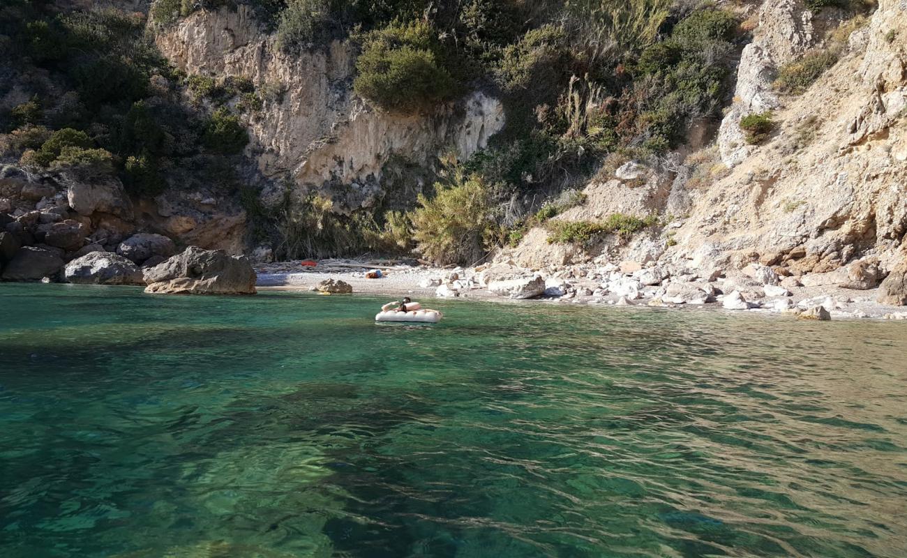 Cala dell'Olio'in fotoğrafı kayalık arazi yüzey ile