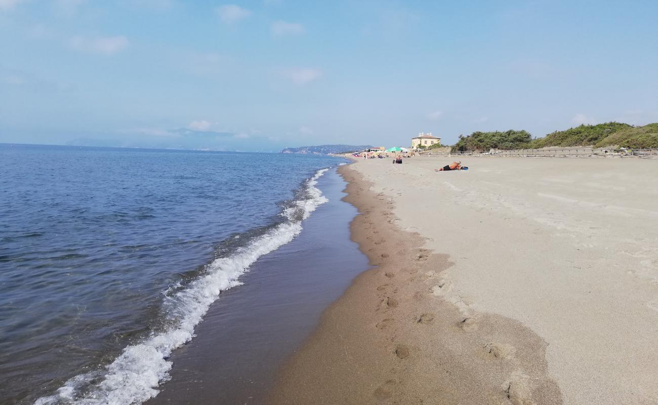 Il Ginepro Coccolone'in fotoğrafı kahverengi kum yüzey ile