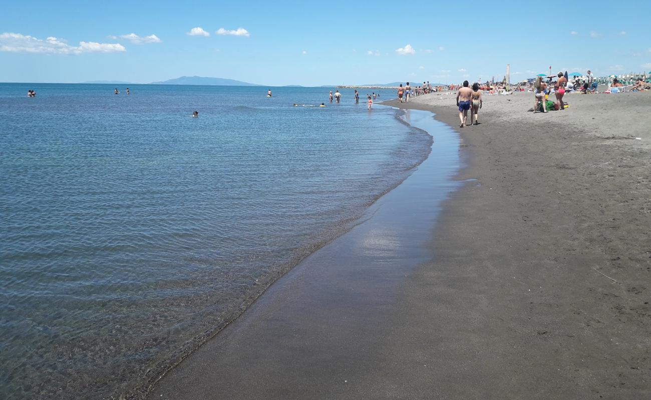 Spiaggia di Montalto Marina'in fotoğrafı siyah kum yüzey ile