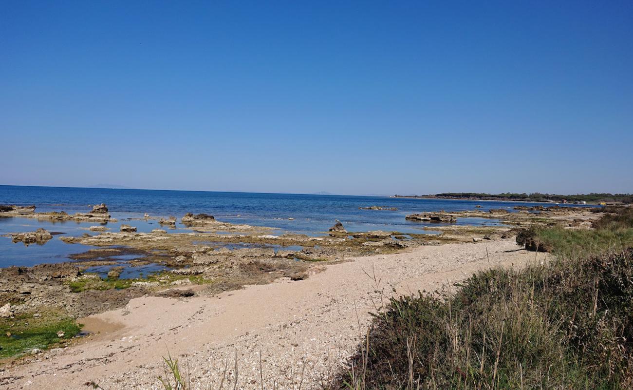 Tsunami Beach'in fotoğrafı taşlar yüzey ile