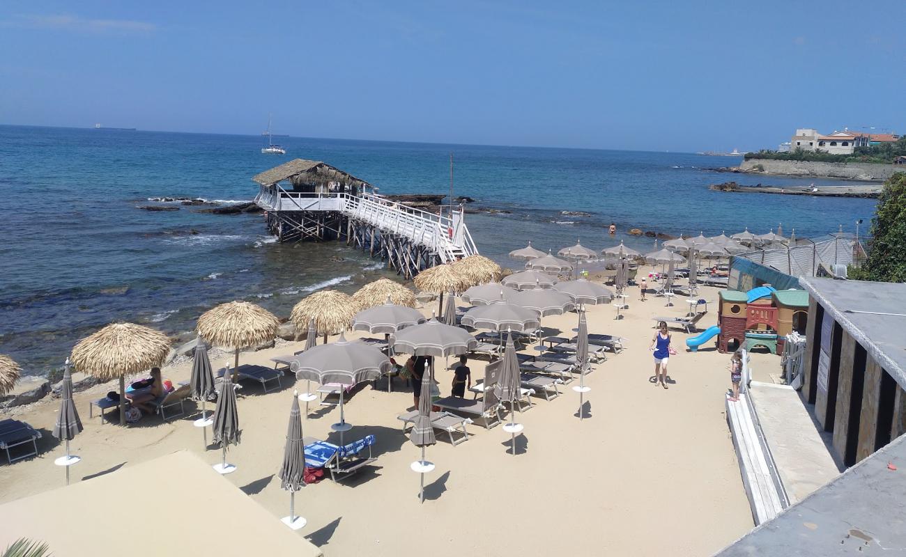 Grotta Aurelia beach'in fotoğrafı taşlı kum yüzey ile