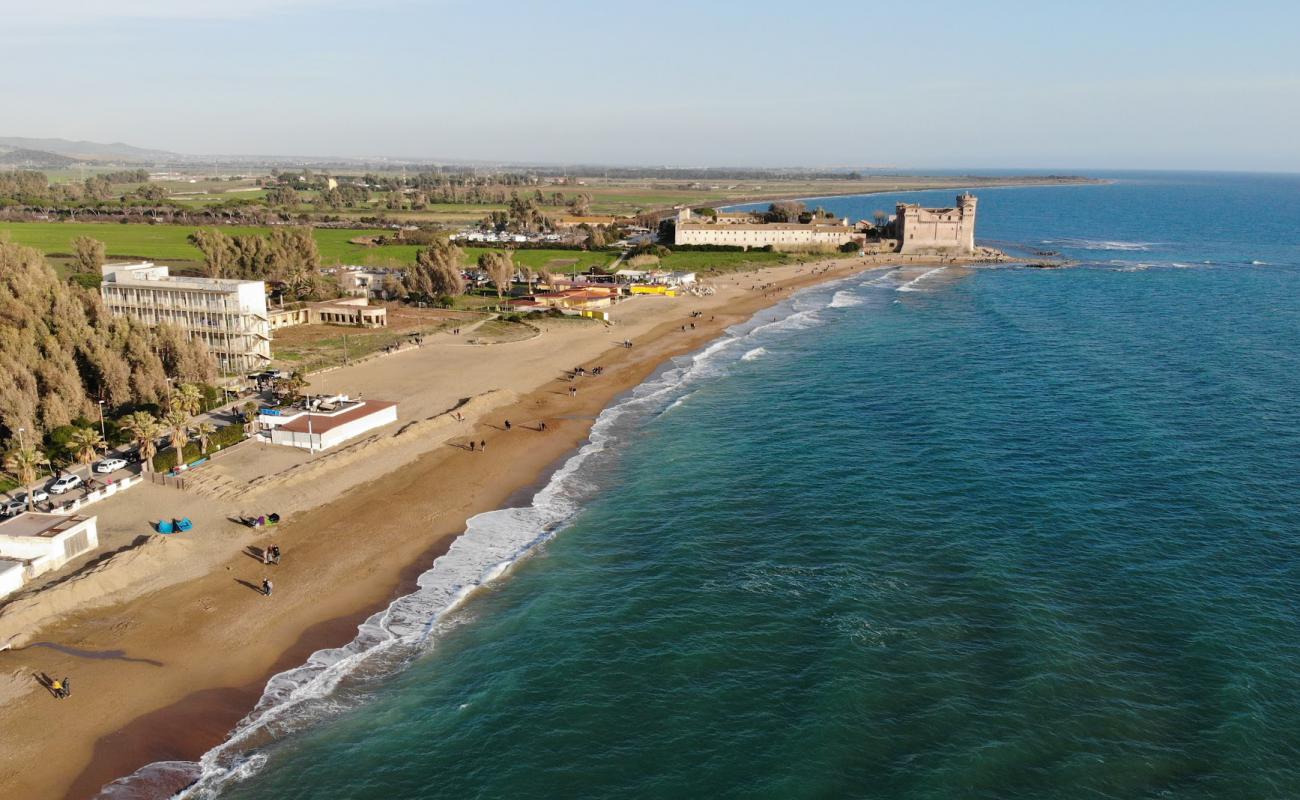 Santa Severa Plajı II'in fotoğrafı kahverengi kum yüzey ile