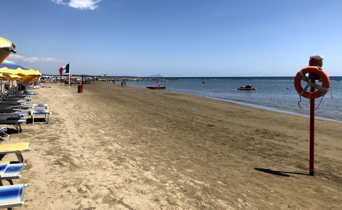 Nettuno beach II'in fotoğrafı kahverengi kum yüzey ile