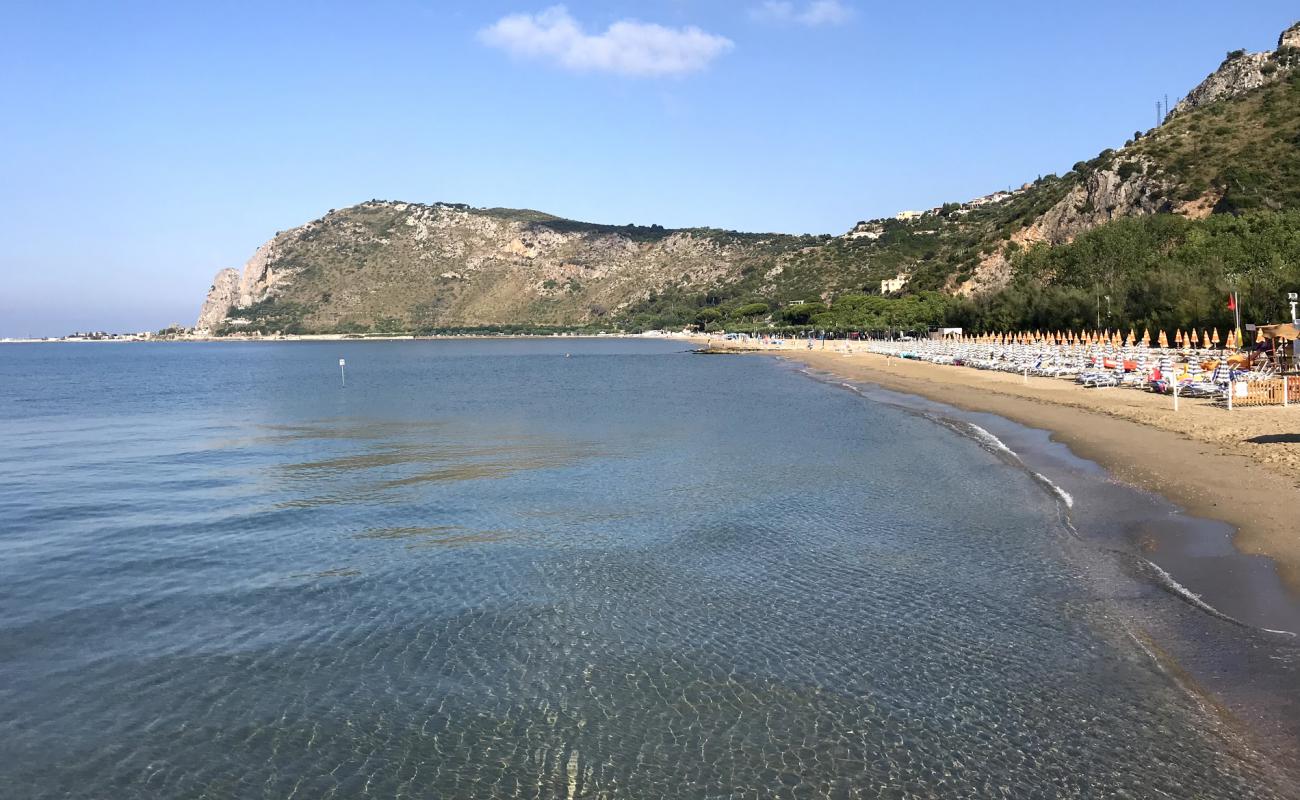 Fiumetta beach'in fotoğrafı kahverengi kum yüzey ile