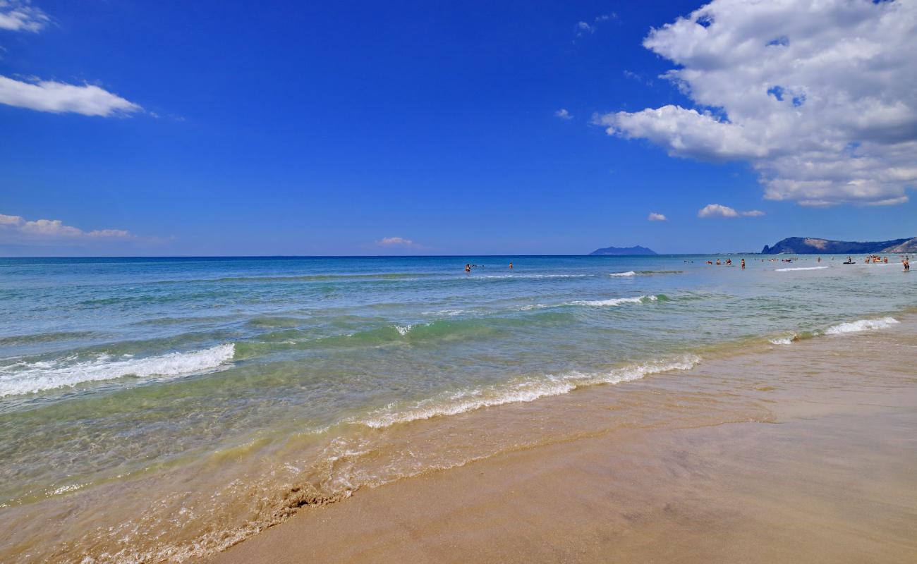 Rio Claro beach'in fotoğrafı kahverengi kum yüzey ile