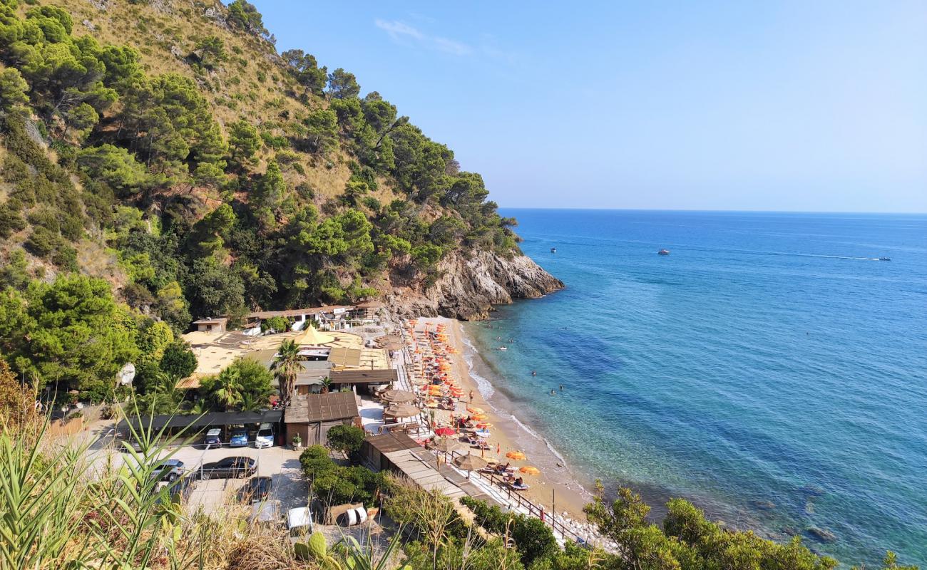 El Sombrero'in fotoğrafı kahverengi çakıl yüzey ile