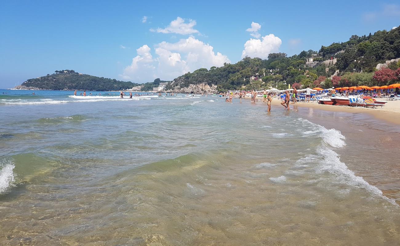 Spiaggia dell'Arenauta'in fotoğrafı i̇nce kahverengi kum yüzey ile