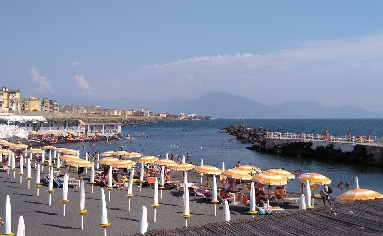 Spiaggia delle Mortelle II'in fotoğrafı gri kum yüzey ile