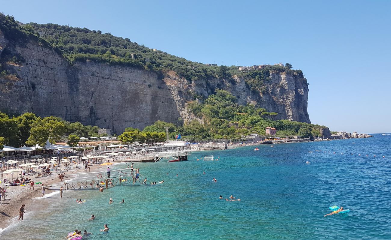 Spiaggia Seiano'in fotoğrafı gri ince çakıl taş yüzey ile